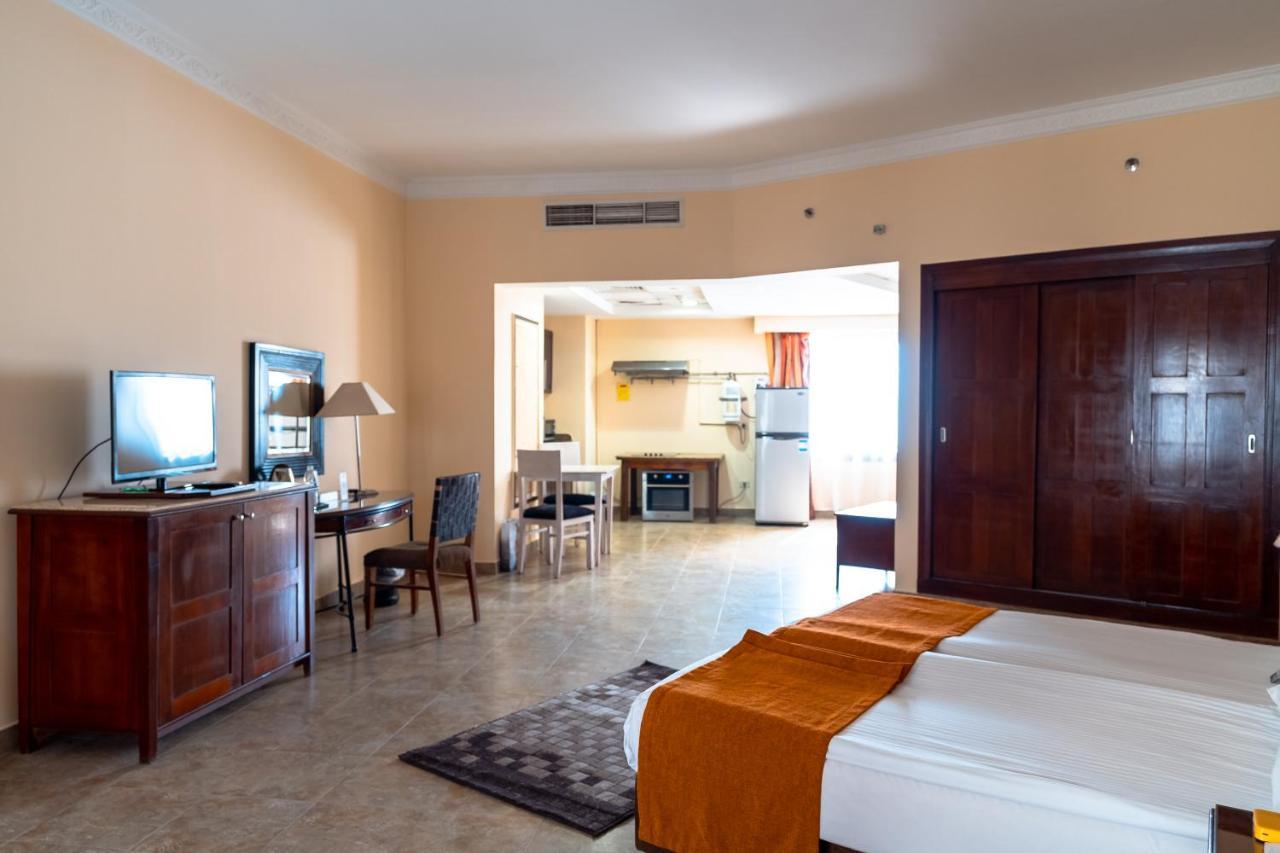 Swiss Inn Plaza Hotel 6th of October City Экстерьер фото